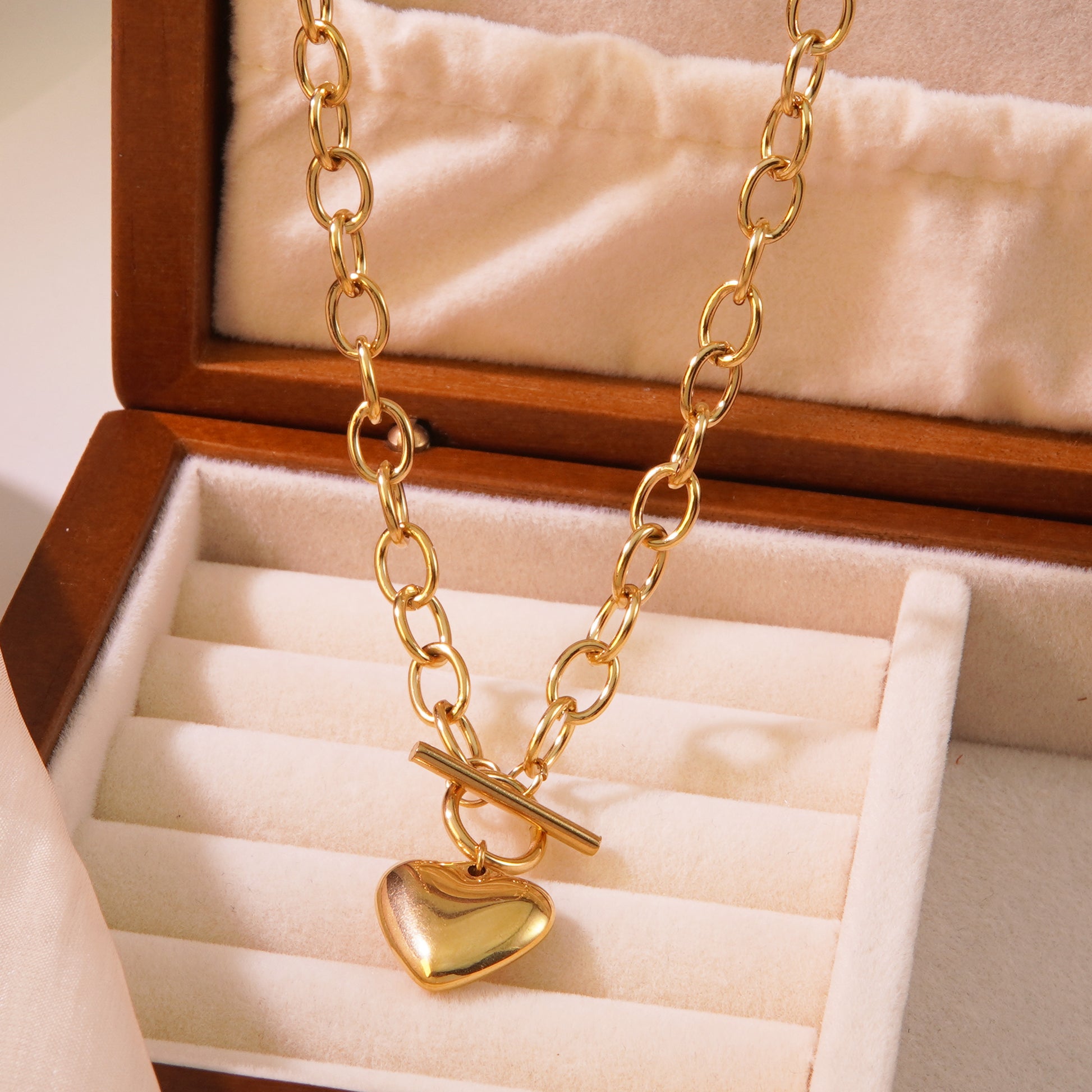 Bold Heart Chain Necklace – 18K Gold Plated