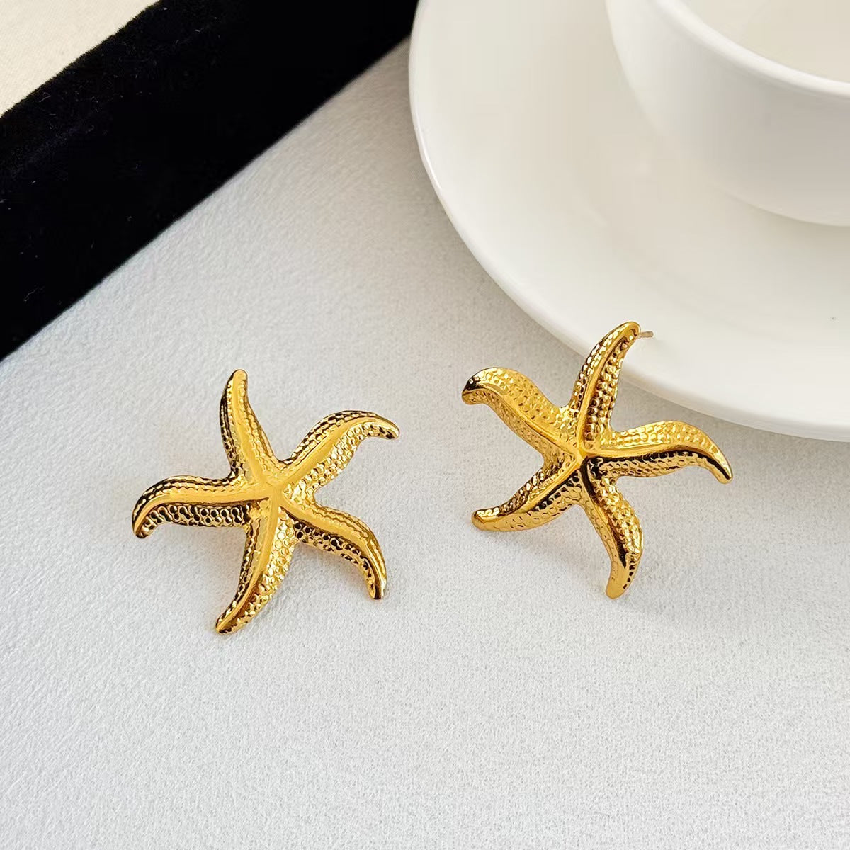 Golden Starfish Jewelry Set – 18K Gold Plated Beach-Inspired Necklace & Earrings